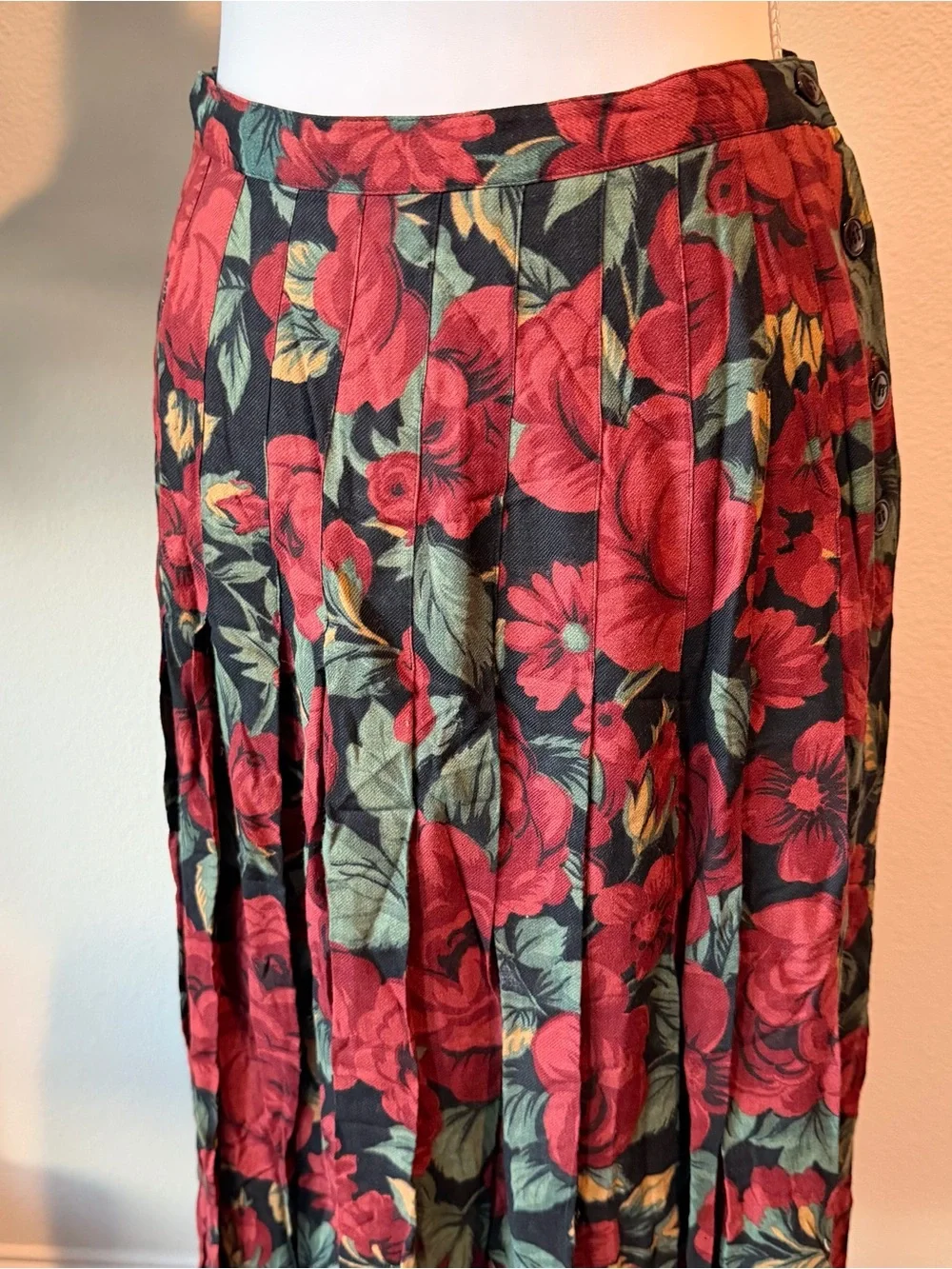 Vintage Breckenridge Red Rose Pleated Midi Skirt - Made in Hong Kong
